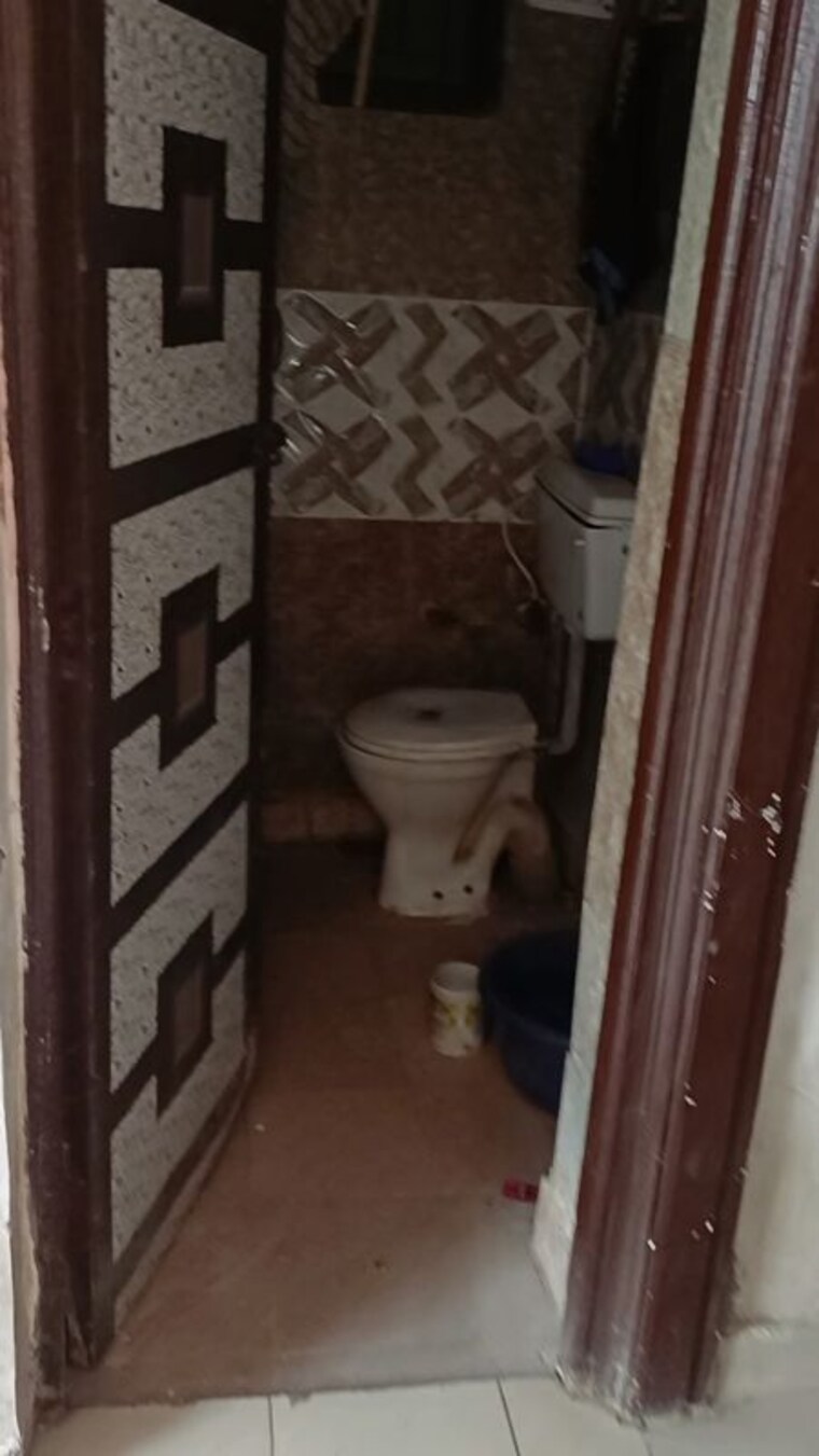 Bathroom, krishna garden colony 2 Bedroom 600 Sq.Ft. Builder Floor In Krishna Garden Colony Ghaziabad 10168886