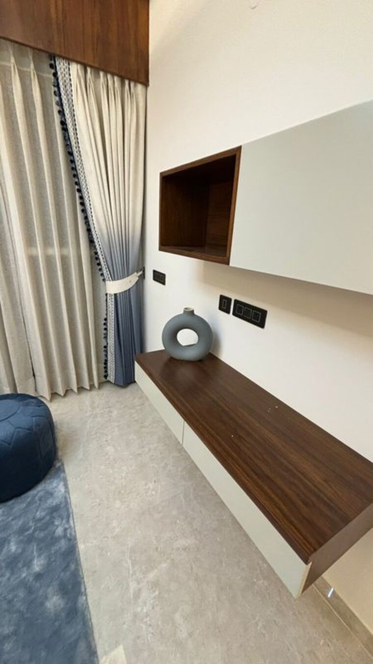 Room, ambala highway 3 Bedroom 200 Sq.Yd. Apartment In Ambala Highway Zirakpur 10168915