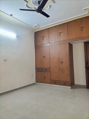 2 BHK Builder Floor For Rent in Abhinav Apartment Gurgaon, Sector 9