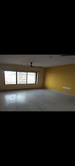 Room in 1.5 BHK Apartment at Veena Nagar CHS Malad, Malad West – for Rent