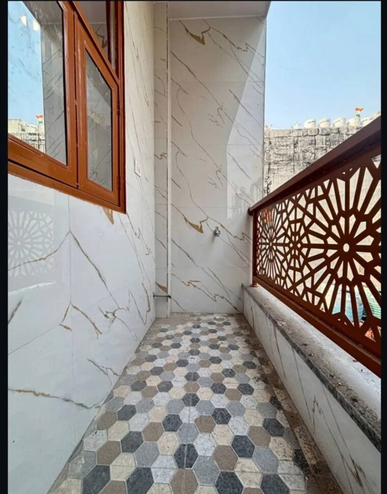 Balcony, dwarka mor 5 Bedroom 50 Sq.Yd. Independent House In Dwarka Mor Delhi 10168945