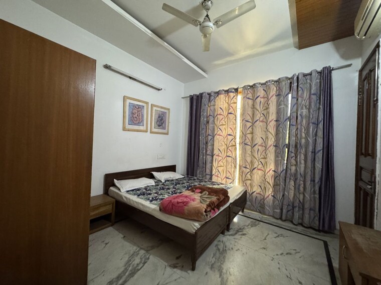 Bedroom, mansa devi 3 Bedroom 4500 Sq.Ft. Builder Floor In Mansa Devi Panchkula 10168905