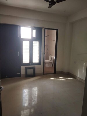 2 BHK Builder Floor For Rent in Abhinav Apartment Gurgaon, Sector 9