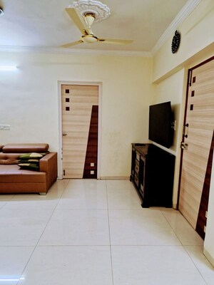 Master Bedroom in 3 BHK Apartment at Garden View Apartment, Goregaon East – for Rent
