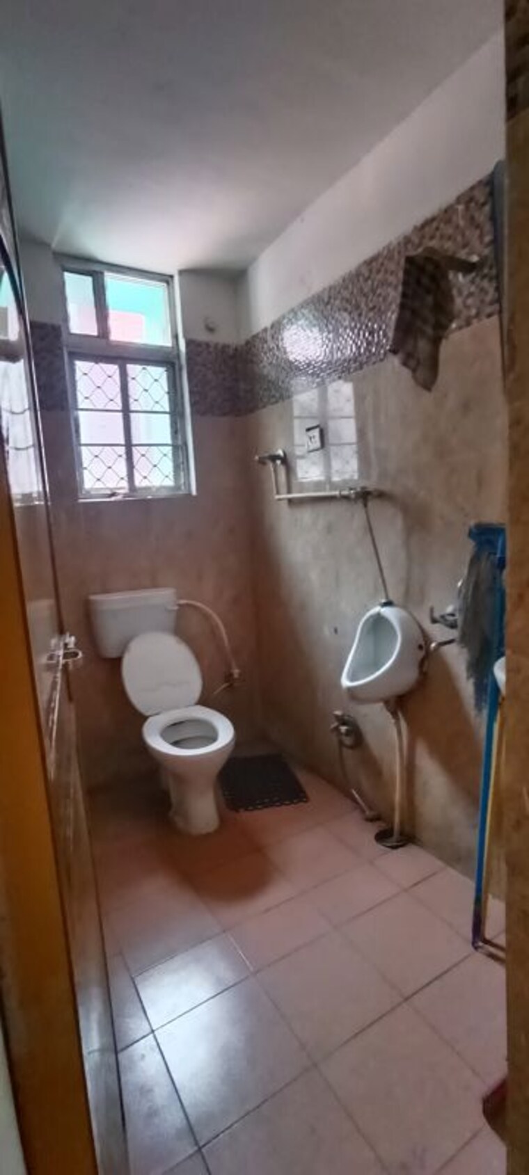 Bathroom, fraser road area Commercial Office Space 1600 Sq.Ft. In Fraser Road Area Patna 10147553