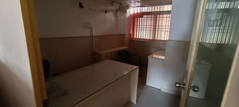 Other, fraser road area Commercial Office Space 1600 Sq.Ft. In Fraser Road Area Patna 10147553