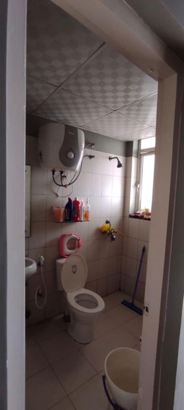 Bathroom, puri-pratham 2.5 Bedroom 1300 Sq.Ft. Apartment In Sector 84 Faridabad 10169040