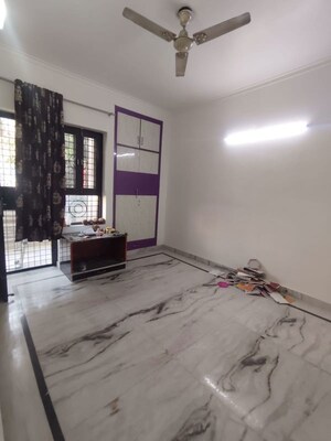 Room in 4 BHK Builder Floor at Green Fields Colony – for Rent