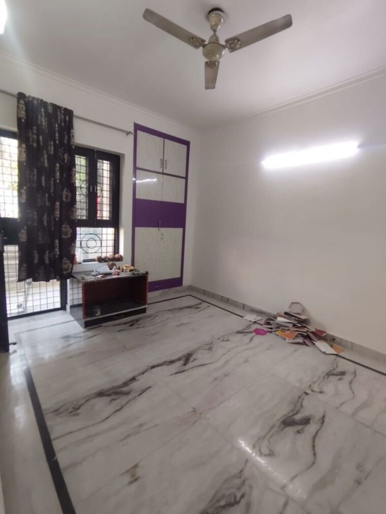 Room, green fields colony 4 Bedroom 270 Sq.Yd. Builder Floor In Green Fields Colony Faridabad 10169135