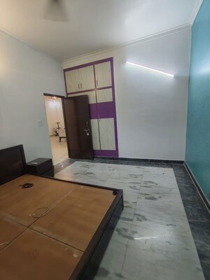 Room in 4 BHK Builder Floor at Green Fields Colony – for Rent