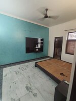 4 BHK + Pooja Room,Servant Room,Study Room,Extra Room 270 Sq.Yd. Builder Floor in Green Fields Colony