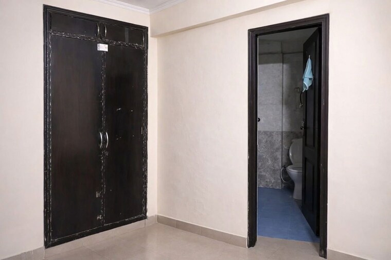 Room, aims-golf-city 3.5 Bedroom 1550 Sq.Ft. Apartment In Sector 75 Noida 10169139