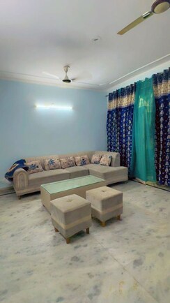 2 BHK + Pooja Room,Servant Room,Study Room,Extra Room Builder Floor For Rent in Green Fields Colony