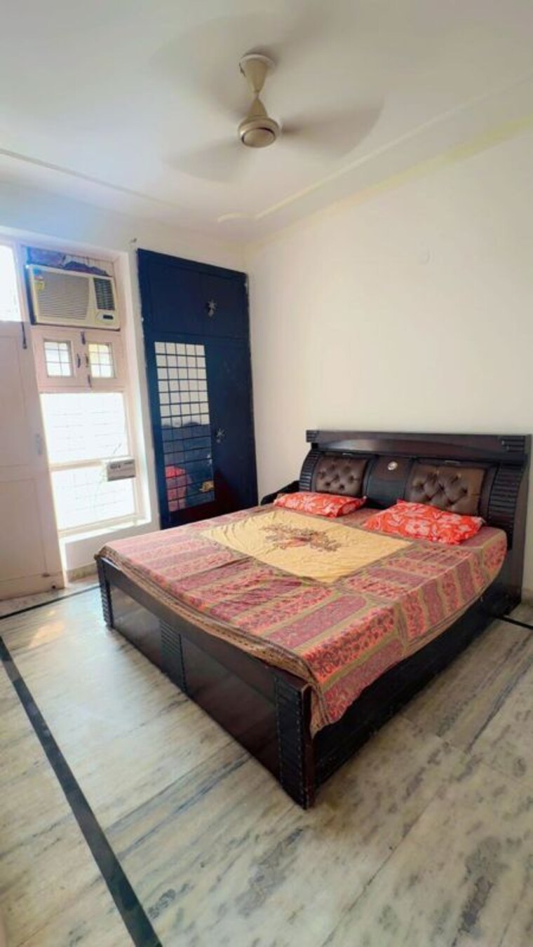 Bedroom, green fields colony 2 Bedroom 165 Sq.Yd. Builder Floor In Green Fields Colony Faridabad 10169155