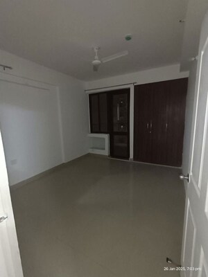 3 BHK Apartment For Rent in RG Luxury Homes, Sector 16b Greater Noida
