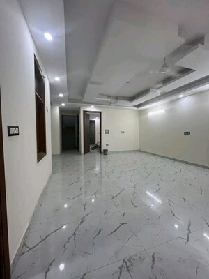 Room in 3 BHK Apartment at Palm Residency Chhatarpur, Chattarpur – for Rent