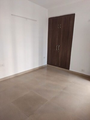 Room in 2.5 BHK Apartment at Hawelia Valenova Park, Tech Zone 4 Greater Noida – for Sale