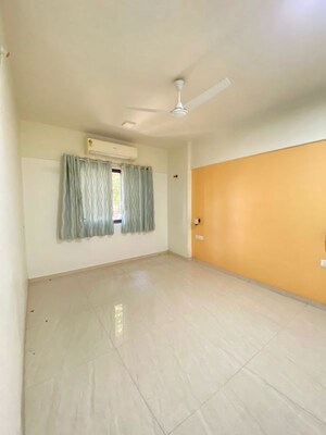 Room in 1 BHK Apartment at Lokpuram CHS, Vasant Vihar – for Rent
