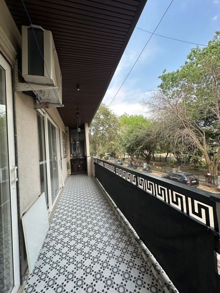 Balcony, sector 46 3 Bedroom 270 Sq.Yd. Builder Floor In Sector 46 Gurgaon 10169385