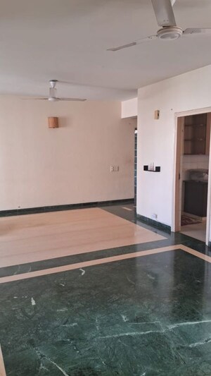 Room in 3.5 BHK Apartment at Bestech Park View City 2, Sector 49 – for Rent
