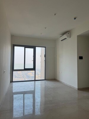 Room in 2 BHK Apartment at Kalpataru Mugnus, Bandra East – for Rent