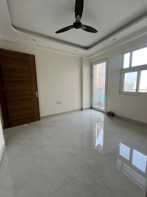 Room in 2 BHK Apartment at Palm Residency Chhatarpur, Chattarpur – for Rent