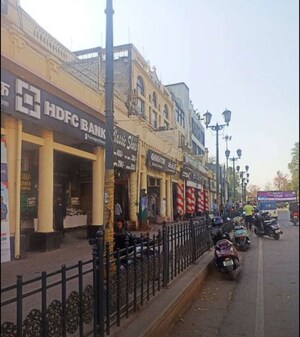  Shop For Sale in Hazratganj