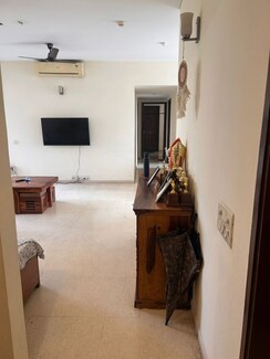 3 BHK + Servant Room Apartment For Rent in Unitech Escape