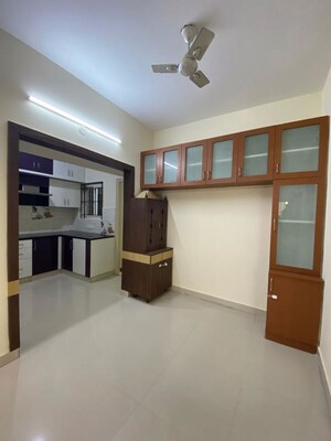 Room in 2 BHK Apartment at BM Luxuria, Hsr Layout – for Rent