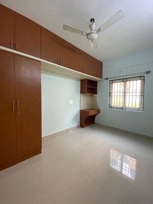 Room in 2 BHK Apartment at BM Luxuria, Hsr Layout – for Rent