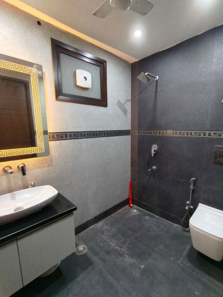 Bathroom, greater kailash 3 Bedroom 1872 Sq.Ft. Builder Floor In Greater Kailash Delhi 10169565