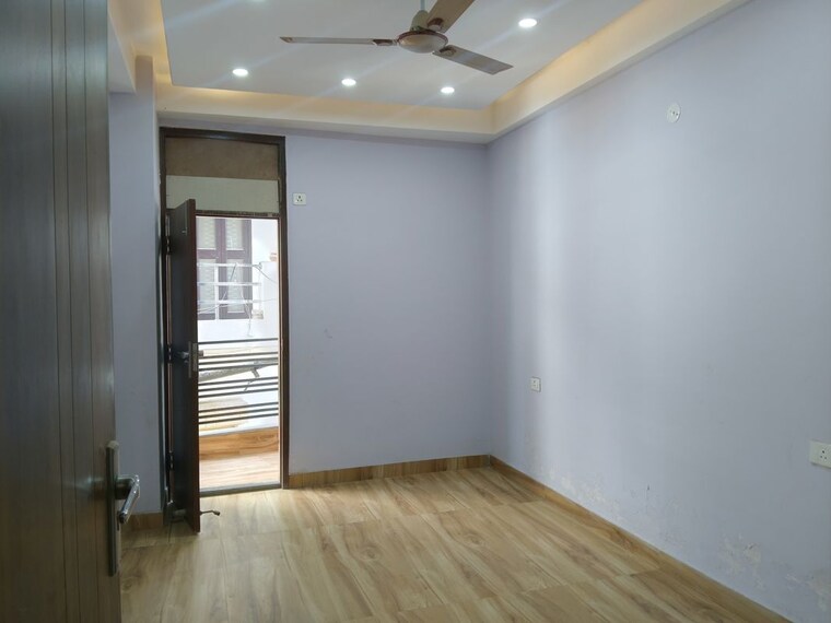 Room, sector 73 2 Bedroom 1000 Sq.Ft. Builder Floor In Sector 73 Noida 10169569