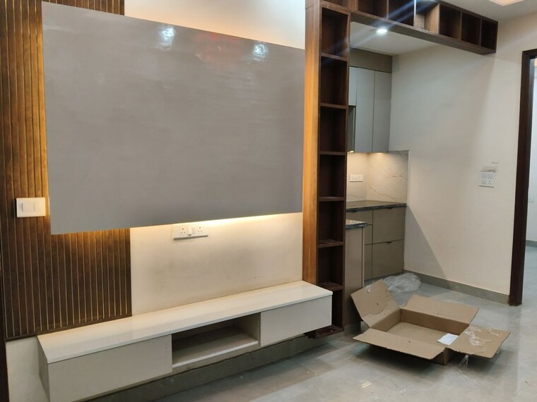 Room, sector 73 2 Bedroom 1000 Sq.Ft. Builder Floor In Sector 73 Noida 10169569