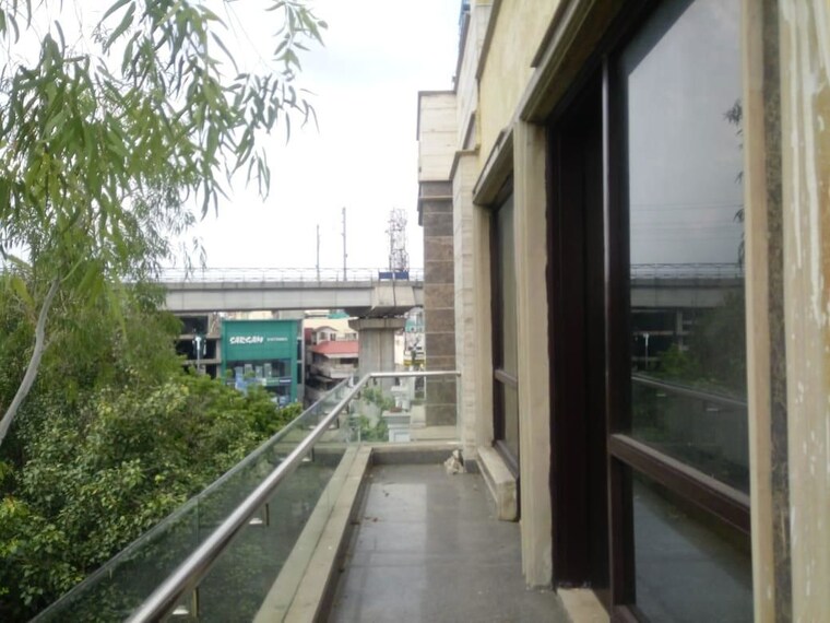 Balcony, rajouri garden 3 Bedroom 160 Sq.Yd. Builder Floor In Rajouri Garden Delhi 10169584