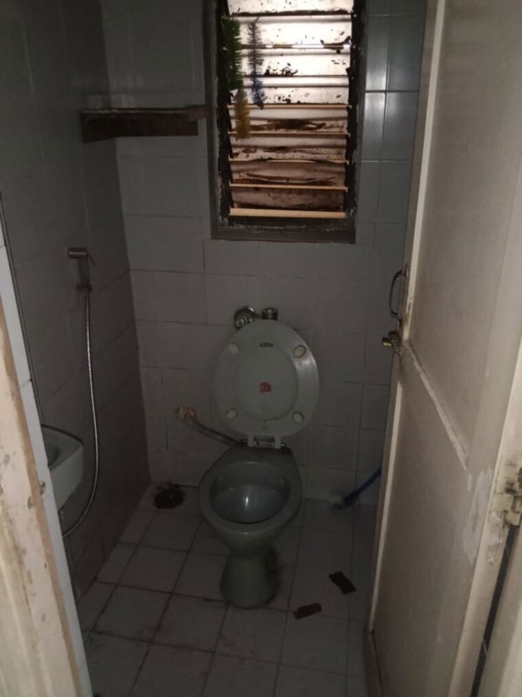 Bathroom, mayuresh-cosmos Commercial Office Space 600 Sq.Ft. In Cbd Belapur Sector 11 Navi Mumbai 10169594
