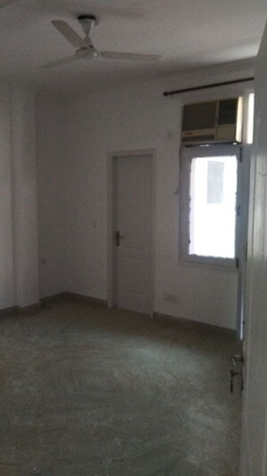 Room in 3 BHK Builder Floor at South City 1 – for Sale
