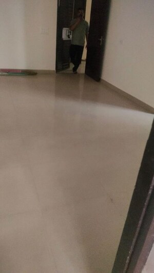 Room in 3 BHK Apartment at Proview Officer City, Raj Nagar Extension – for Rent