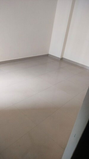 Room in 3 BHK Apartment at Proview Officer City, Raj Nagar Extension – for Rent