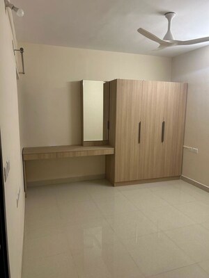 Room in 2 BHK Apartment at Shriram Luxor, Hennur Road – for Rent