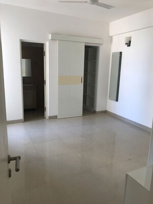 Room in 2.5 BHK Apartment at Emaar Emerald Estate, Sector 65 – for Rent