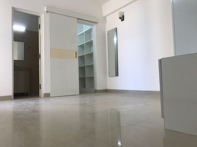 Room, emaar-emerald-estate 2.5 Bedroom 1080 Sq.Ft. Apartment In Sector 65 Gurgaon 10169635