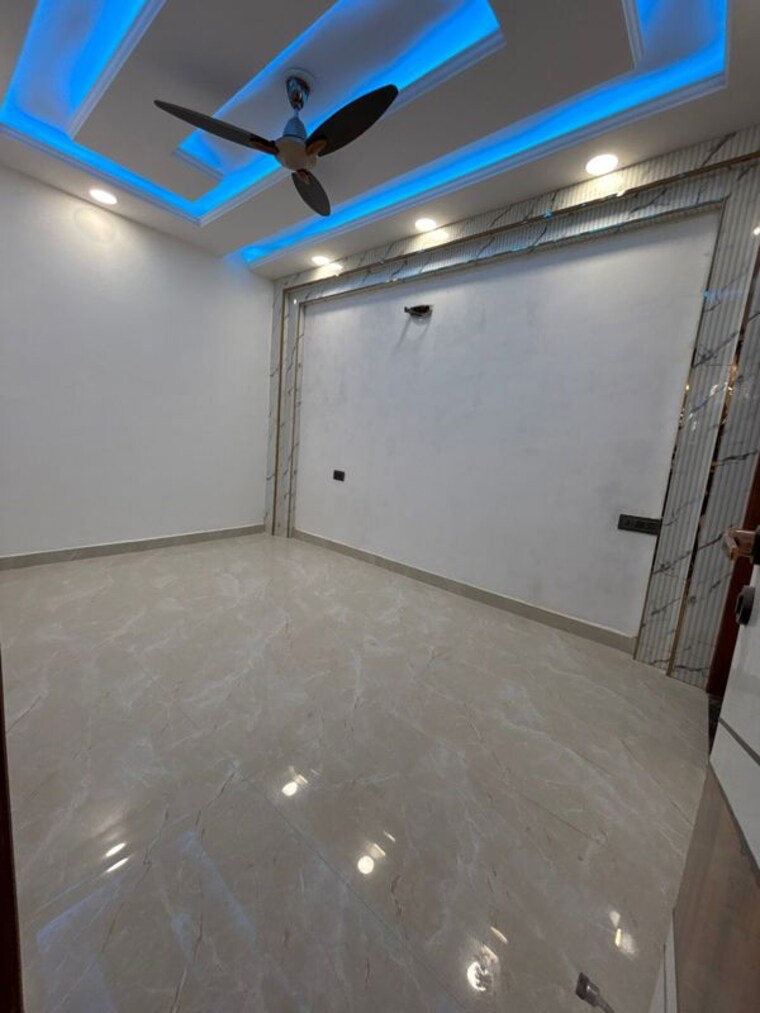 Room, govindpuri 3 Bedroom 90 Sq.Yd. Builder Floor In Govindpuri Delhi 10131534