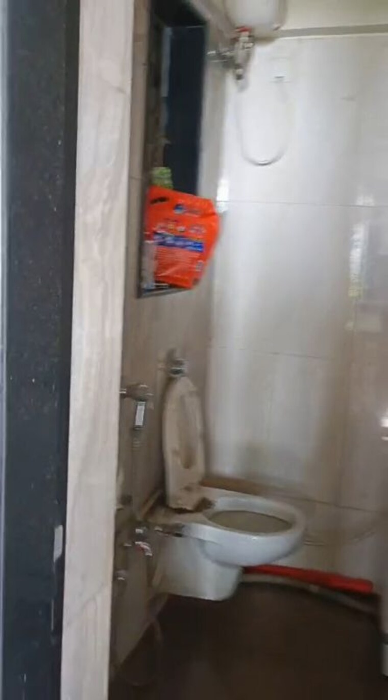 Bathroom, vile parle east 2 Bedroom 800 Sq.Ft. Apartment In Vile Parle East Mumbai 10169687