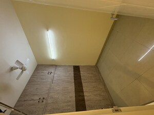 Room in 3.5 BHK Apartment at Emaar Emerald Estate, Sector 65 – for Rent