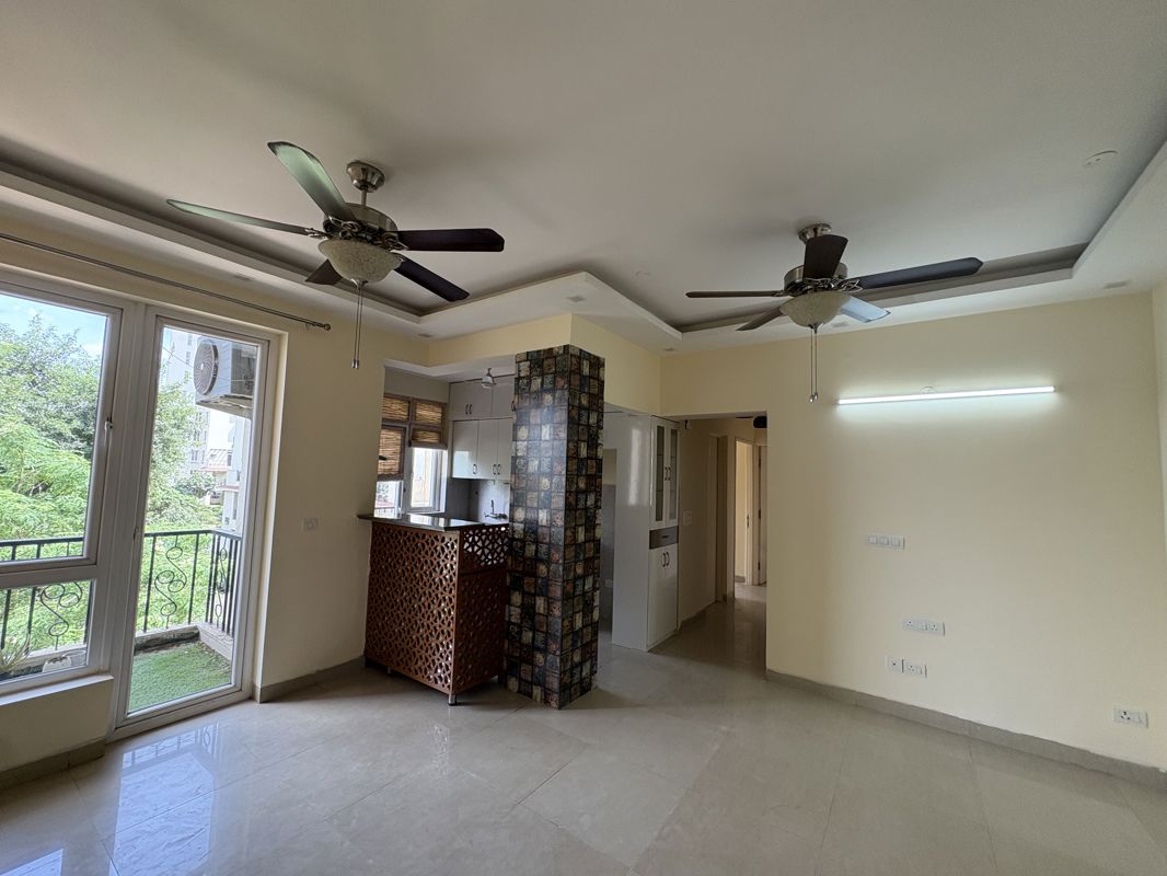 3.5 BHK + Servant Room,Study Room Apartment For Rent in Emaar Emerald Estate