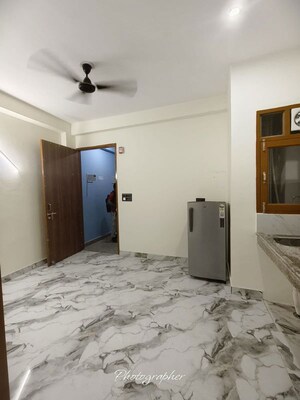 Room in 1 BHK Builder Floor at Saket – for Rent