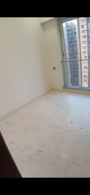 Room in 2.5 BHK Apartment at Ekta Tripolis, Goregaon West – for Sale