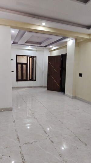 Room in 3 BHK Builder Floor at Rakesh Marg – for Sale