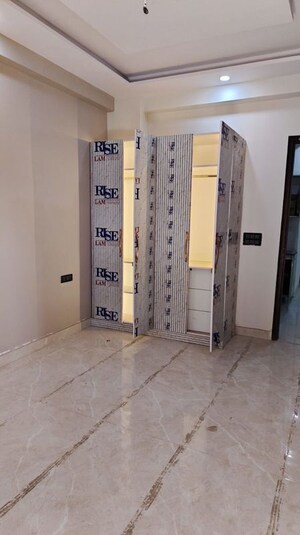 Room in 3 BHK Builder Floor at Rakesh Marg – for Sale