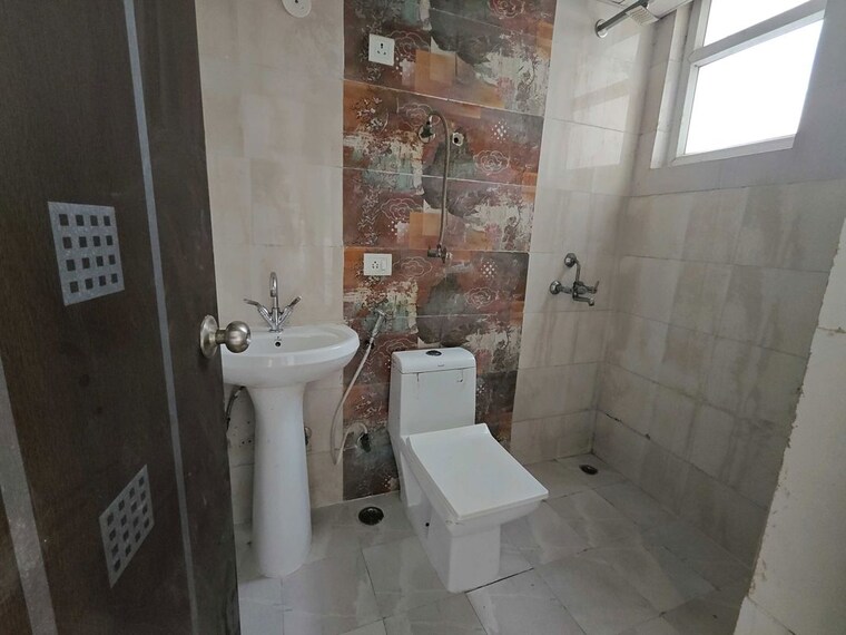 Bathroom, ansal-royal-heritage 2 Bedroom 1045 Sq.Ft. Apartment In Sector 70 Faridabad 10169765